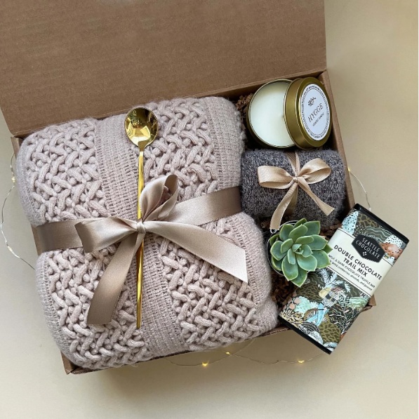 هدیه برای او (For Her)